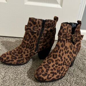 NWOT leopard boots, size 8